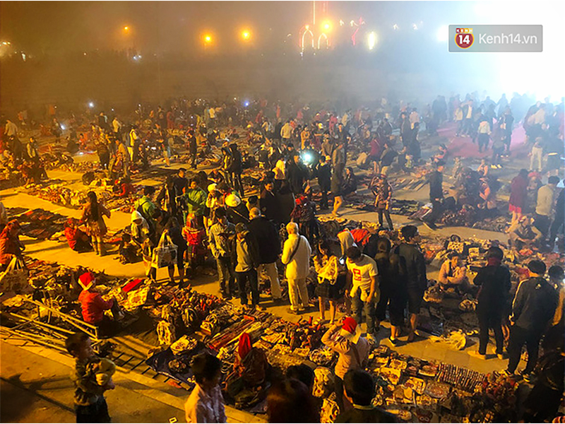 Chùm ảnh: Du khách thích thú tận hưởng khí lạnh ở thị trấn Sapa mờ sương vào dịp lễ 30/4